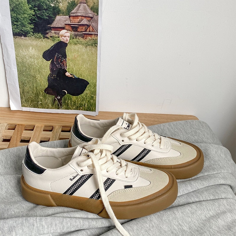 Couple Shoes for Woman Classic Sneakers Women Spring New Leather Retro Lace -up Casual Flats Plus Size 44 Women Sneakers