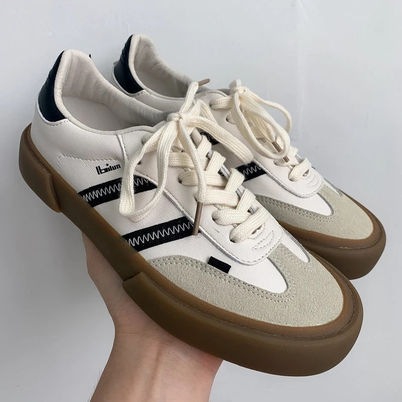 Couple Shoes for Woman Classic Sneakers Women Spring New Leather Retro Lace -up Casual Flats Plus Size 44 Women Sneakers