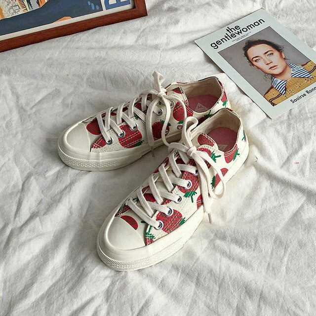 xiangtuibao Strawberry Print Women Canvas Shoes Flats Women Vulcanized Shoes Lace-Up Female Casual Shoes Ladies Canvas Sneakers