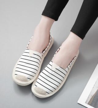 Summer Linen Flat Shoes Women Lightweight Breathable Fisherman Shoes Ladies Soft Casual Leisure Shoes Slip On Lazy Loafers
