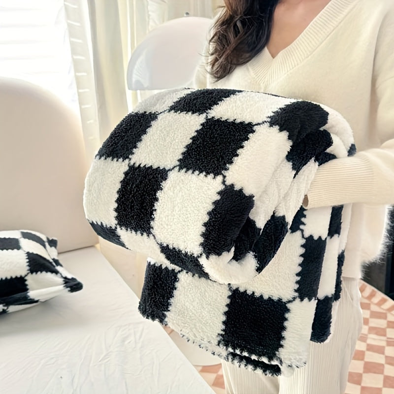 1pc Cozy Traditional Style Plaid Flannel Blanket, Red And White Or Black And White, Soft Panda Velvet (Polyester Fiber), Warm Travel Pet Blanket For Dogs And Cats, Washable