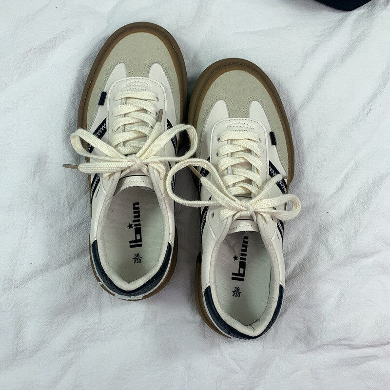 Couple Shoes for Woman Classic Sneakers Women Spring New Leather Retro Lace -up Casual Flats Plus Size 44 Women Sneakers