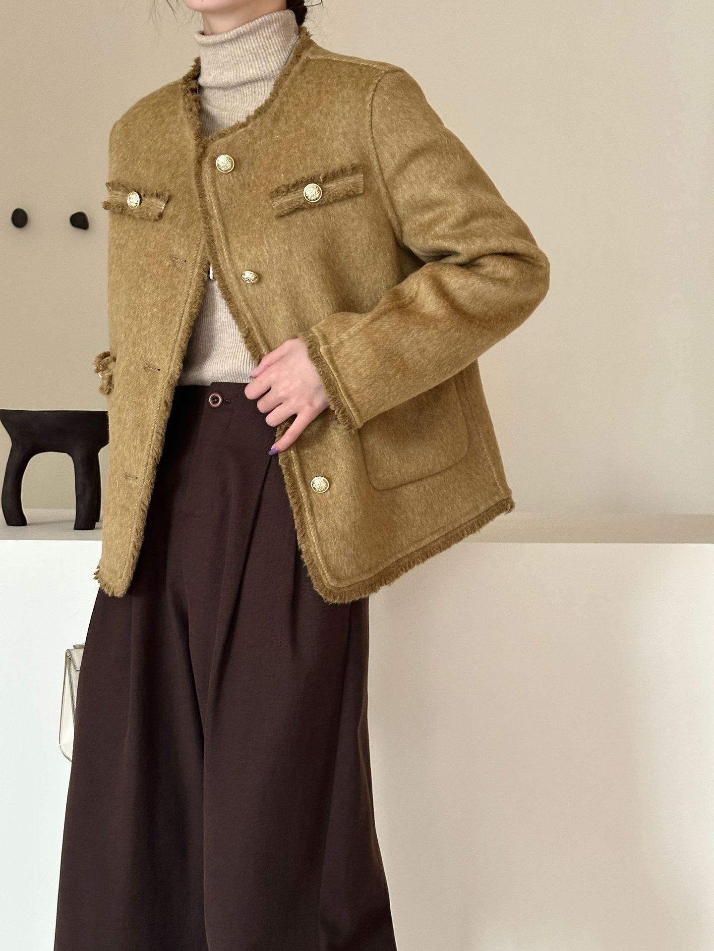 2025 Solid color rough edge small fragrant wind round neck single-breasted front shoulder hand-sewn short double-sided nylon wool woolen coat coat women