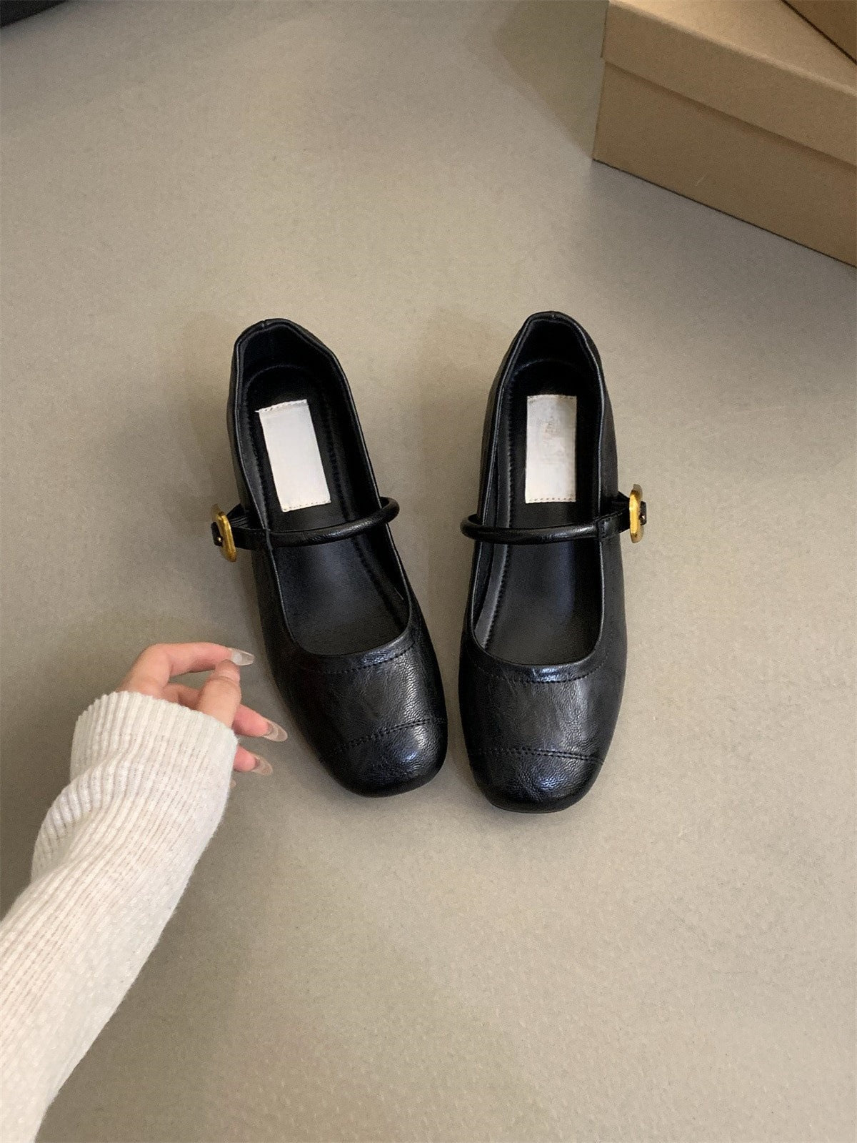 2025 evening wind light mouth single shoes women's thick heel popular autumn new Korean version small leather shoes retro medium heel Mary Jane shoes
