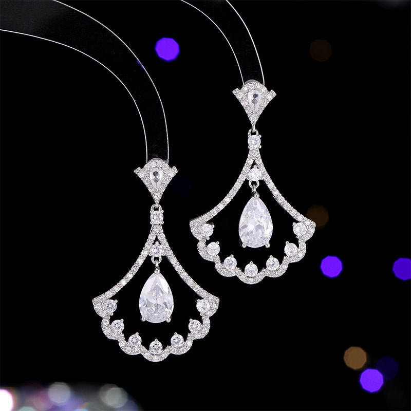 2025 New new heavy industry earrings, exquisite super flash inlaid zircon temperament silver needle versatile dinner bride earrings women