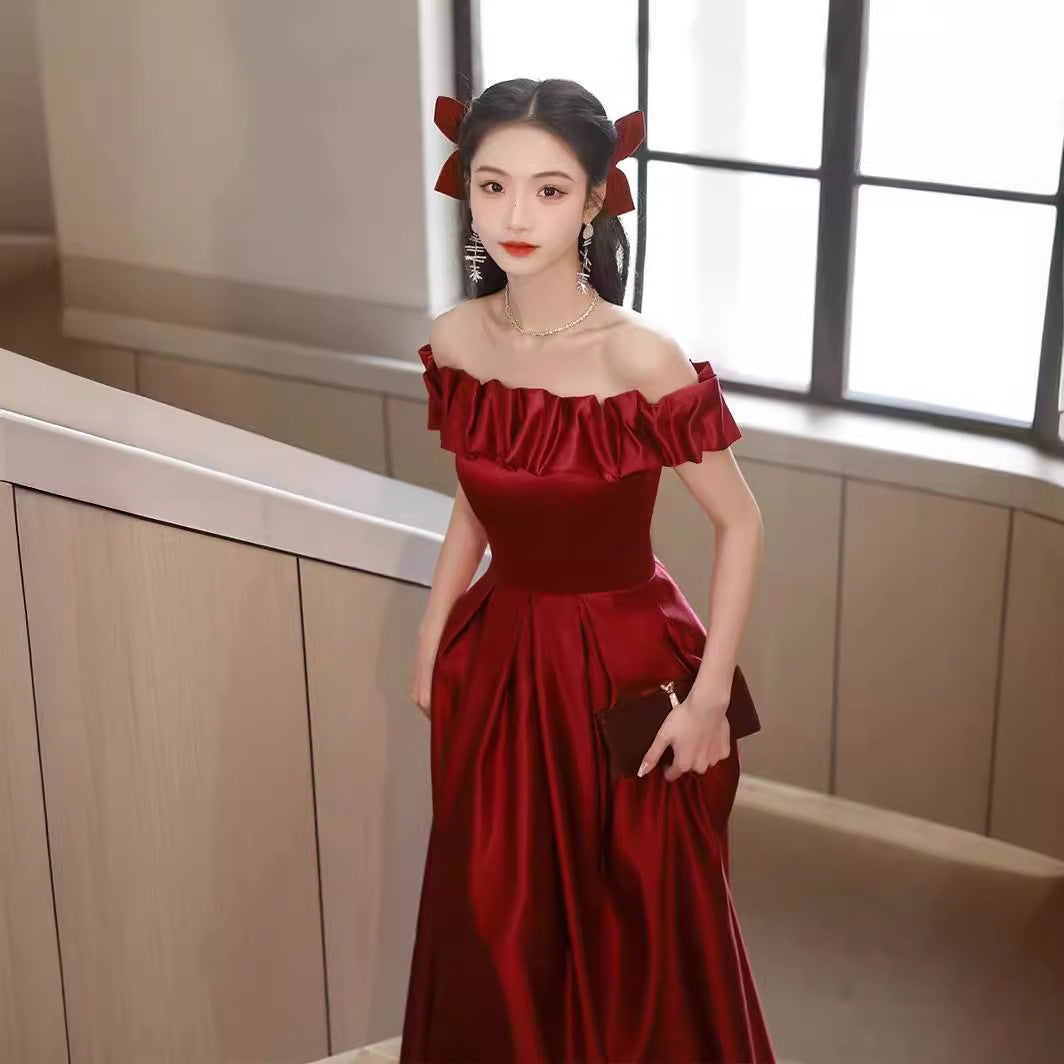2025 One-word shoulder toast, bride spring red return banquet dress, small engagement dress temperament looks thin new
