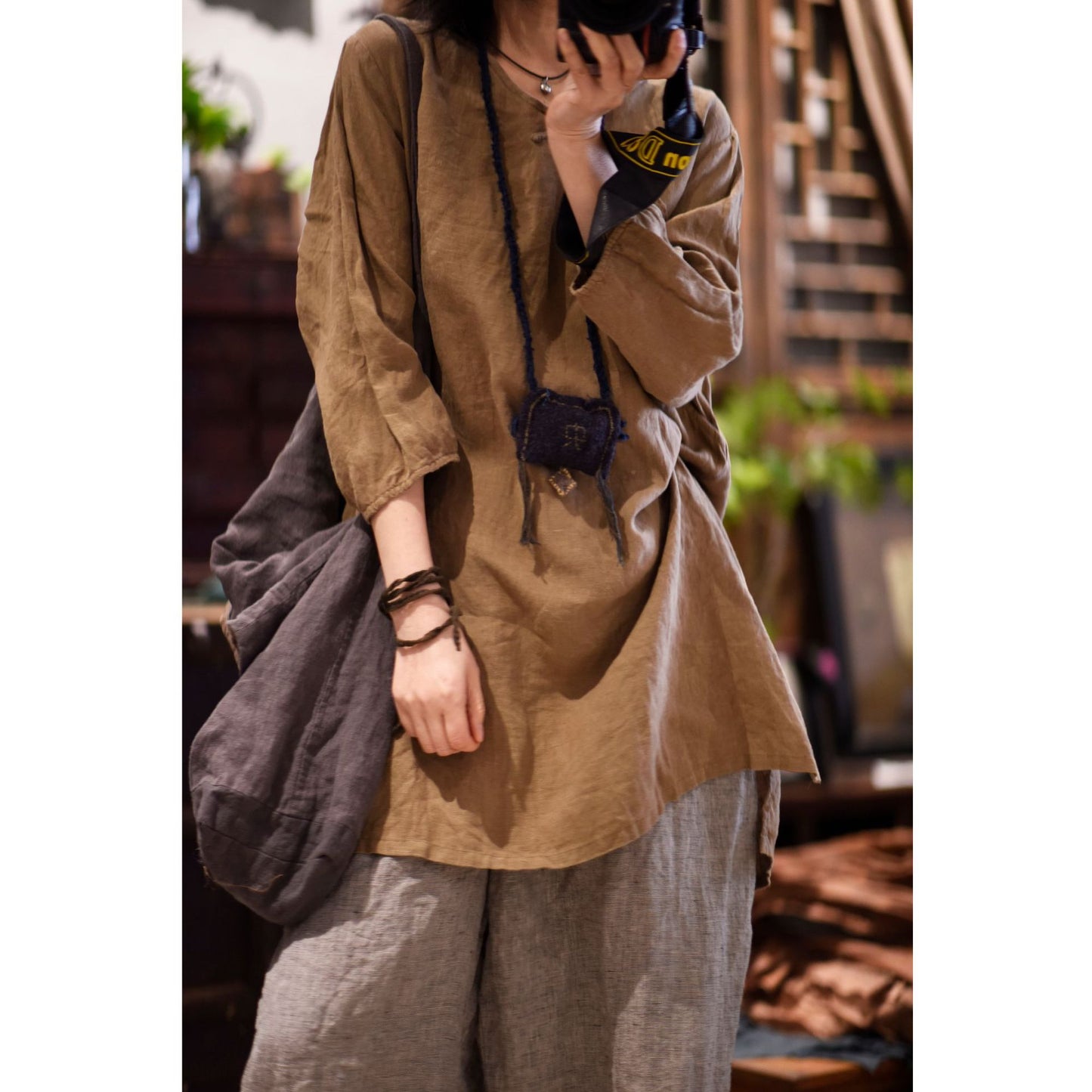2025 22/5 Big Joe, literary and retro linen hand-sewn buckle V-neck pullover, medium and long linen shirt with seven-quarter sleeves