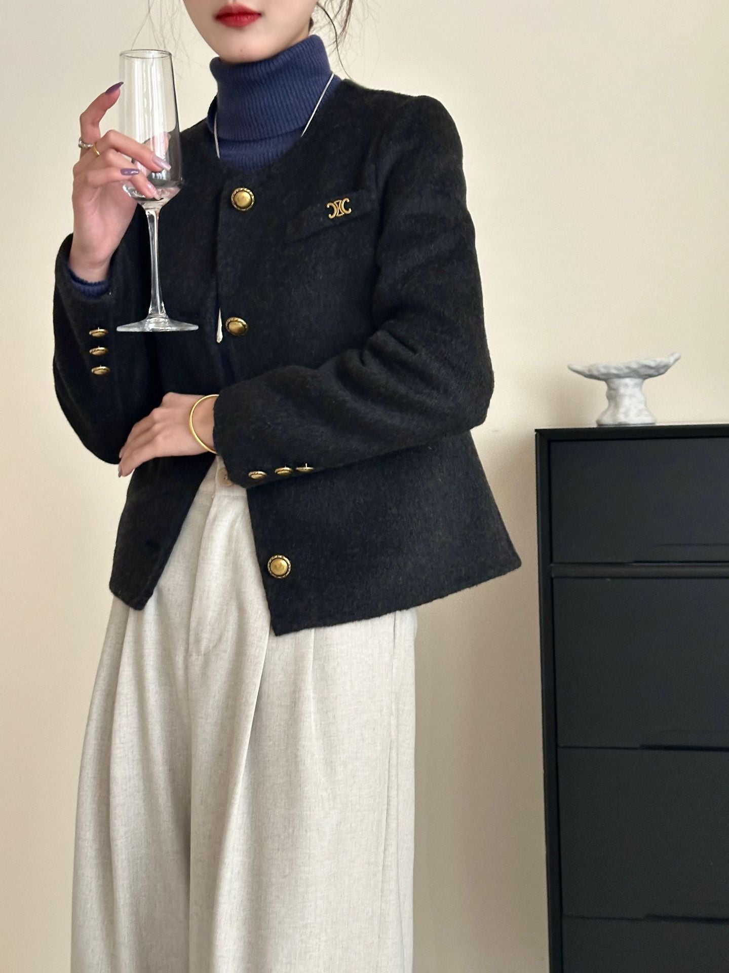 2025 Imitation gold buckle solid color small fragrant wind round neck single-breasted front shoulder short double-sided wool woolen coat coat women