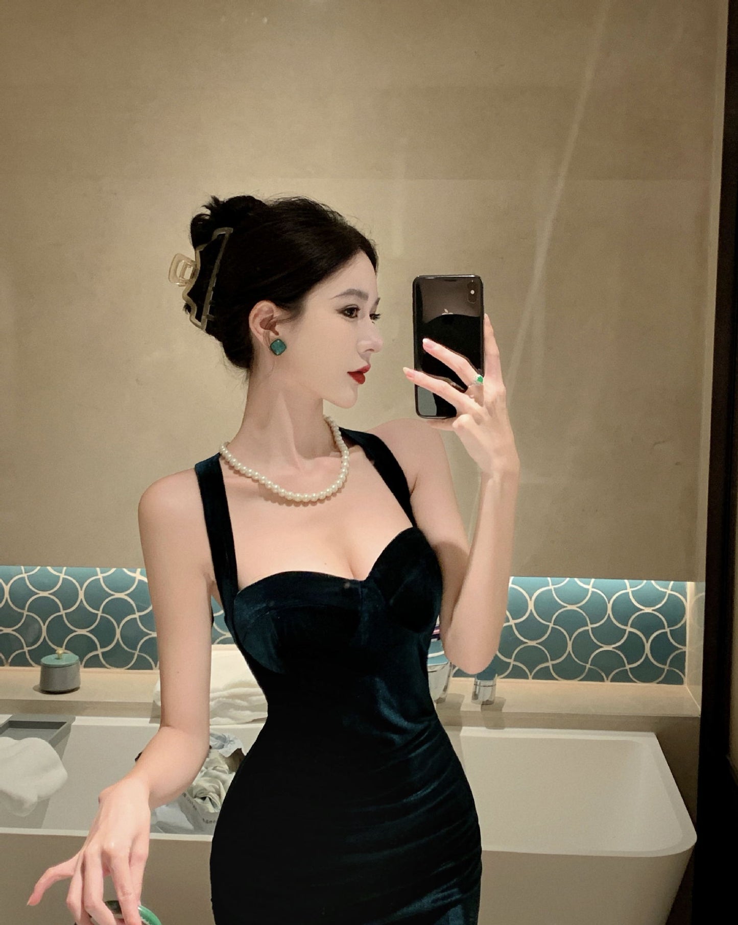 2025 Retro velvet suspender neck dress women's autumn and winter waist bottom skirt temperament slim-fitting hip-wrapped long skirt