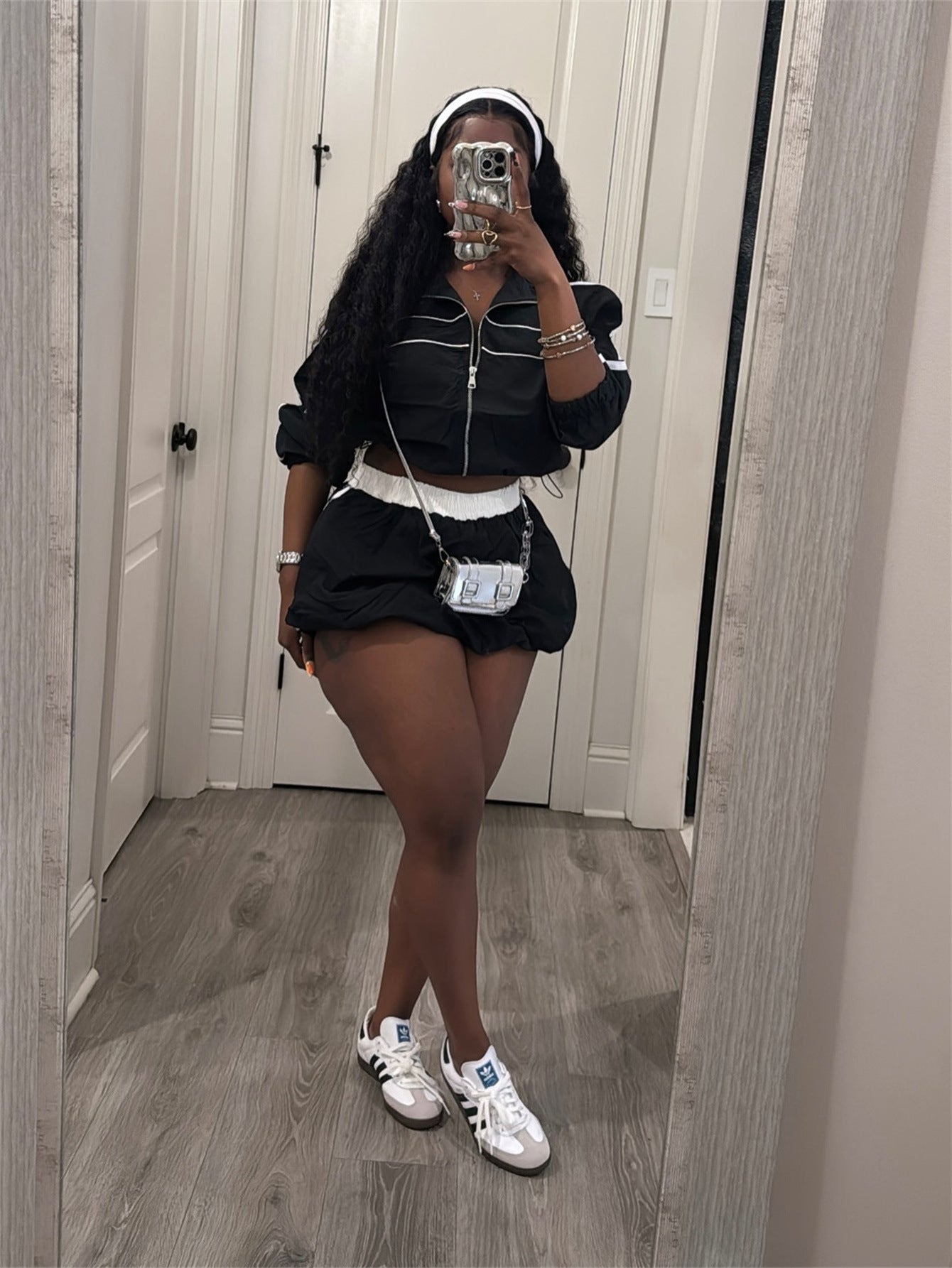 In the summer of , Popular, and other New Popular trade will explode with exposed navel zippers, short-sleeved tops, waist-wrapped hips, short skirt suits, women