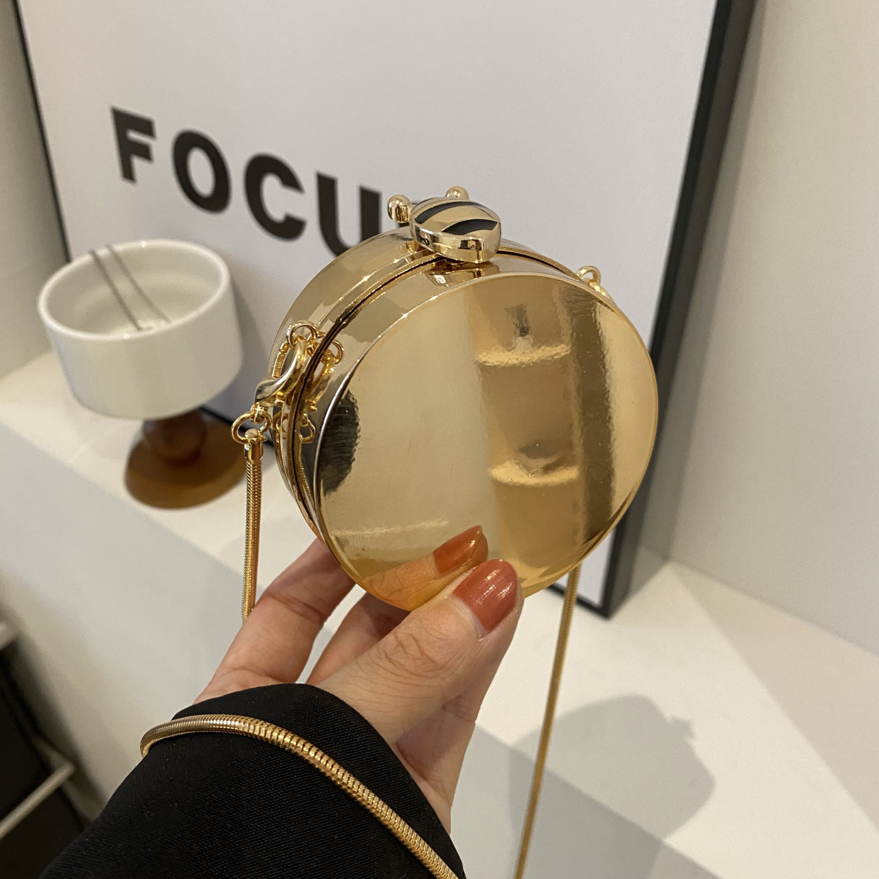 XIANGTUIBAO Personalized Mini Acrylic round Cake Small Bag Female Girly and Fashion Minority All-Match Crossbody Accessories Cosmetic Bag