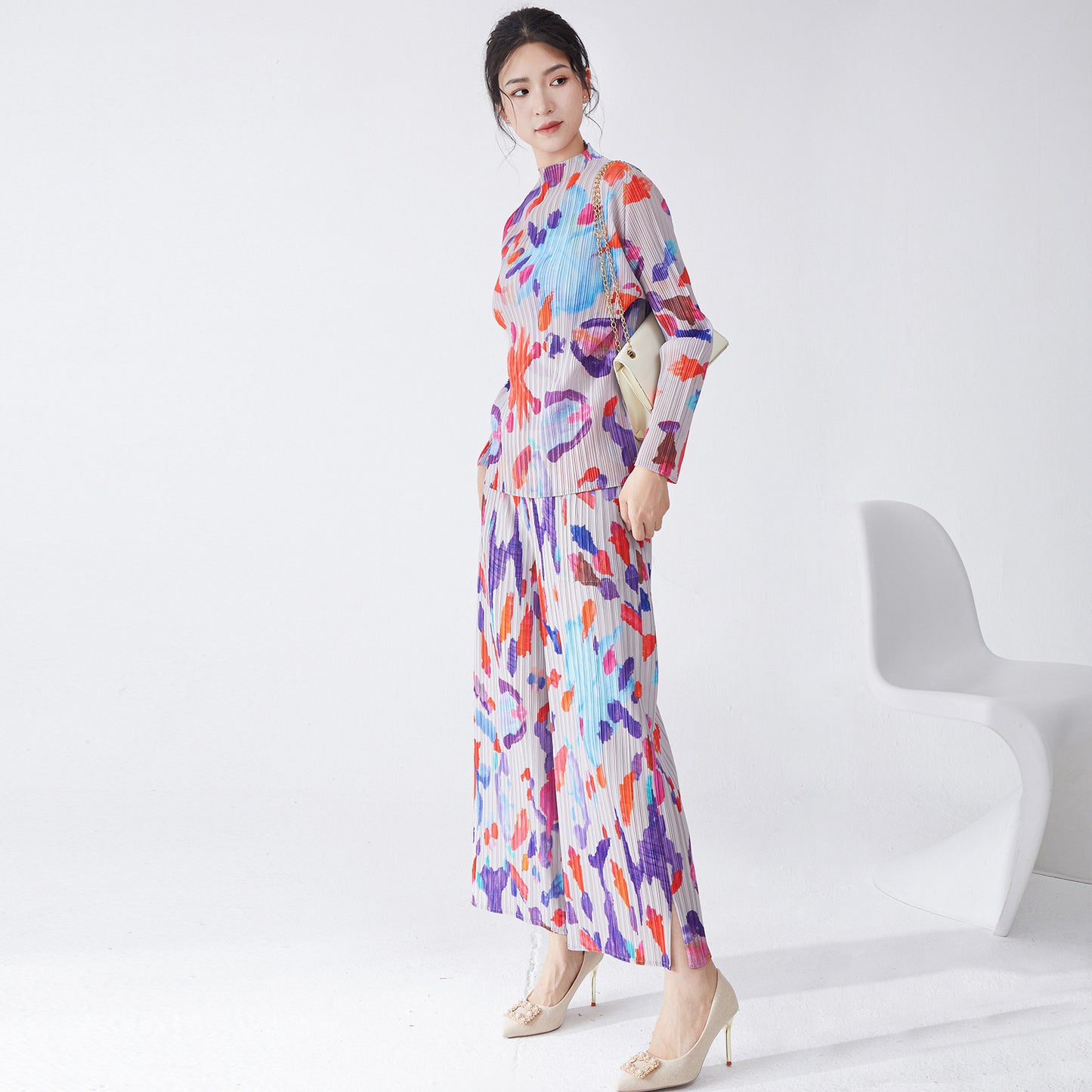 2025 suit, autumn two-piece set, high-end wear, a complete set of printed long-sleeved T-shirts, tops, and versatile straight-leg pants are trendy.