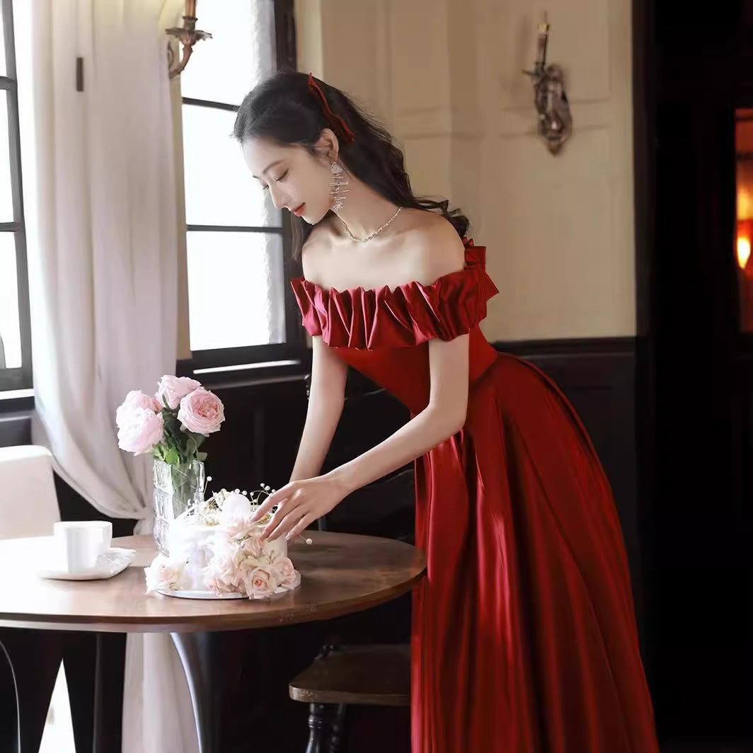2025 One-word shoulder toast, bride spring red return banquet dress, small engagement dress temperament looks thin new