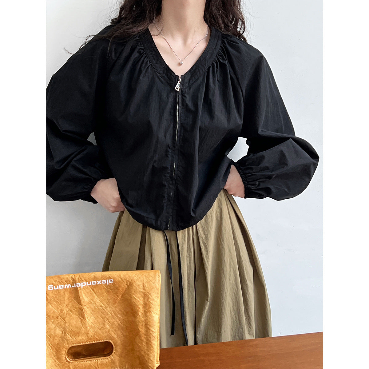 Luxi, early autumn new Korean lazy V-neck zipper long-sleeved shirt women's design sense niche Popular style top 7056