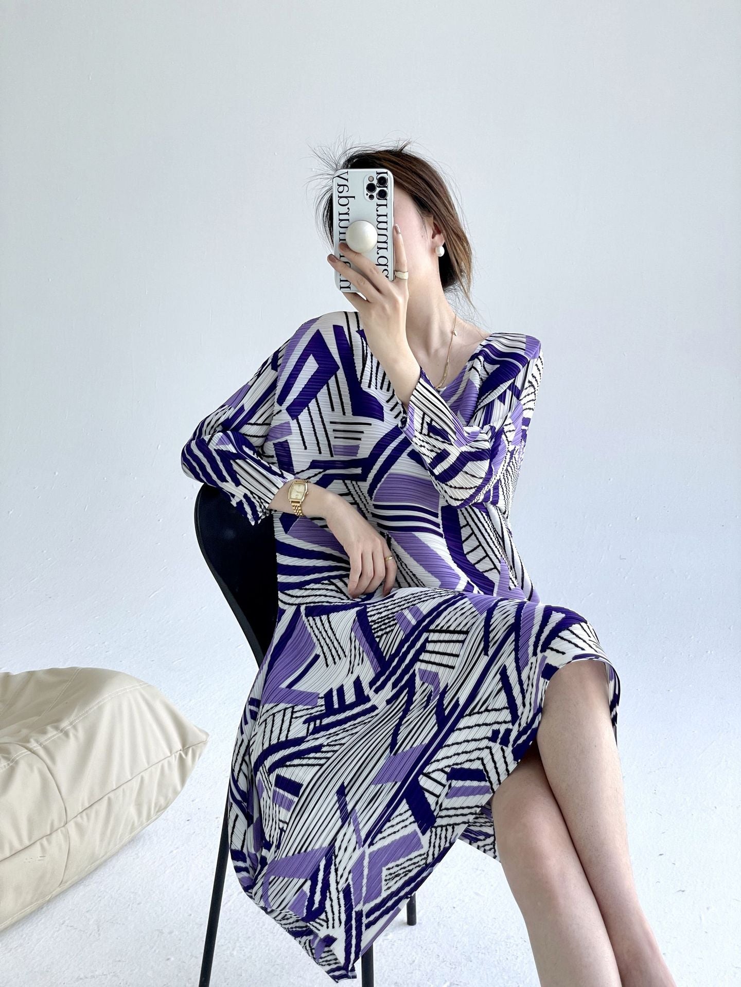 Xiaohongshu grass planting model Sanzhai spring new fashion light luxury printing design thin pleated dress women