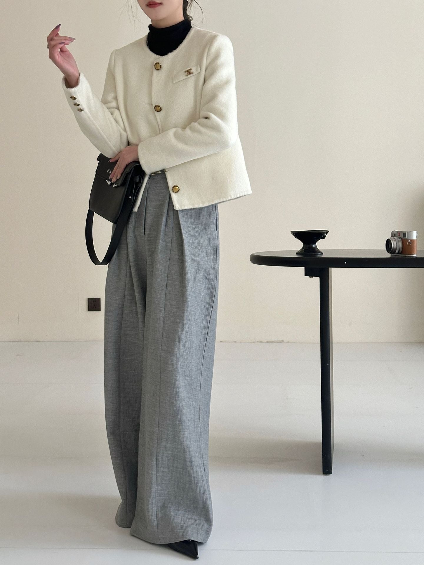 2025 Imitation gold buckle solid color small fragrant wind round neck single-breasted front shoulder short double-sided wool woolen coat coat women