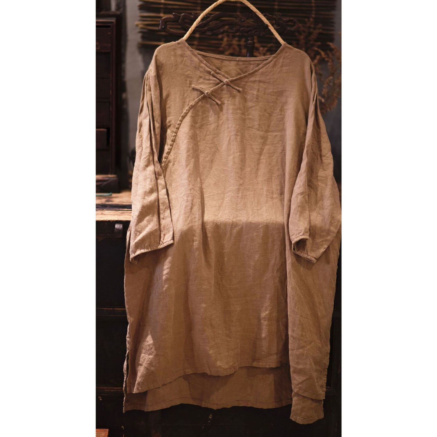 2025 22/5 Big Joe, literary and retro linen hand-sewn buckle V-neck pullover, medium and long linen shirt with seven-quarter sleeves