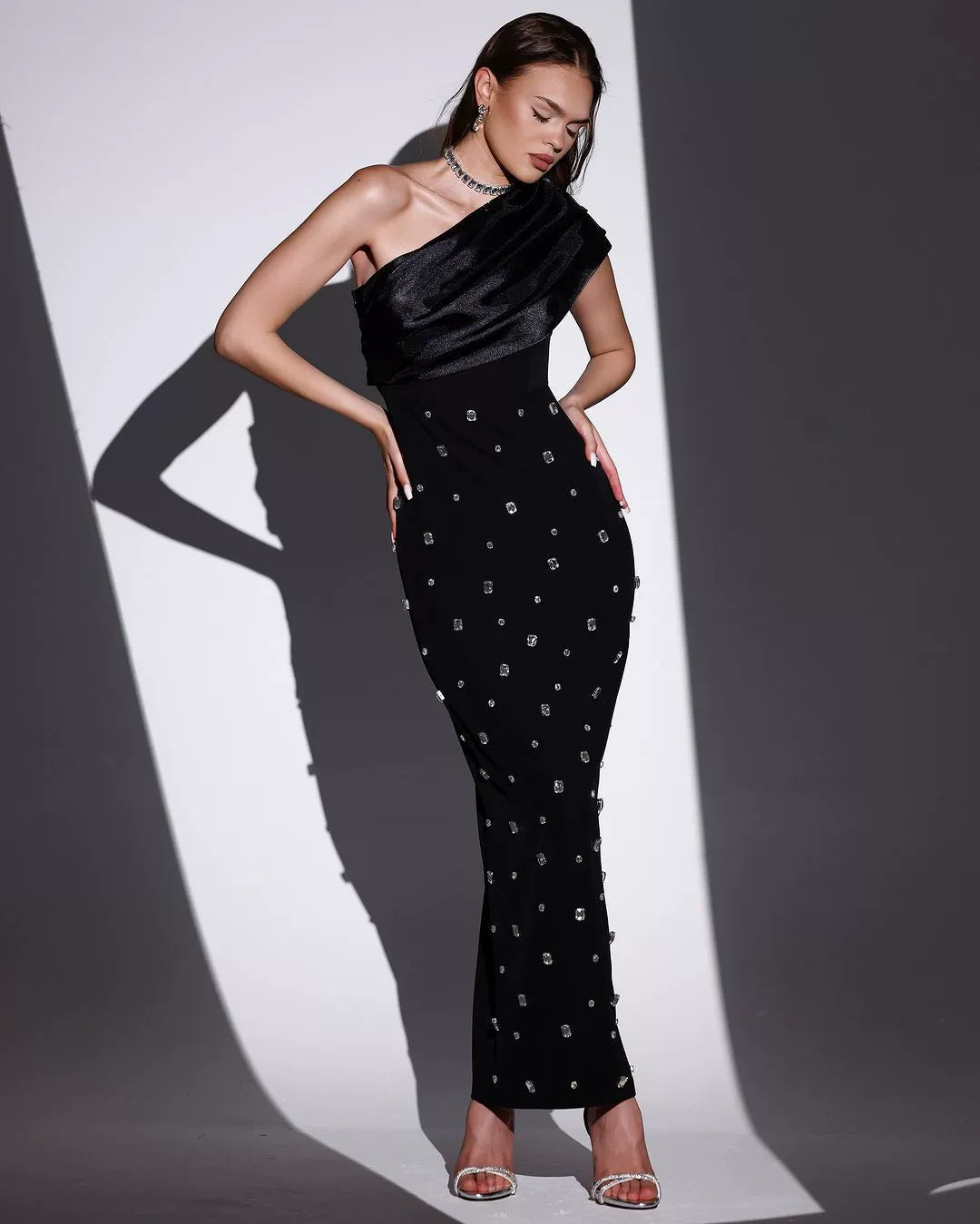 Xiaoxiangfeng one-shoulder slim-fitting rhinestone dress annual meeting catwalk temperament elegant and thin dinner party birthday dress