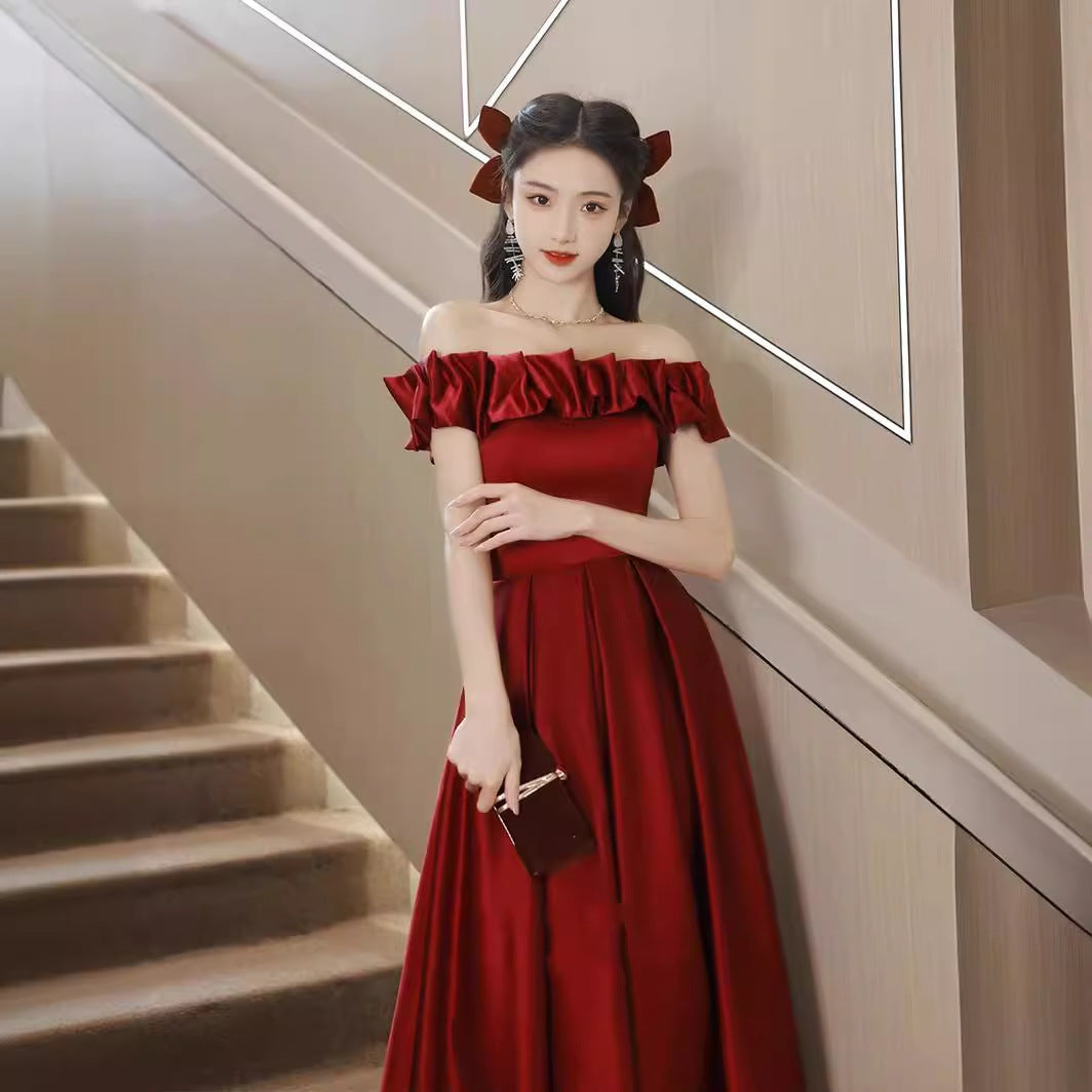2025 One-word shoulder toast, bride spring red return banquet dress, small engagement dress temperament looks thin new