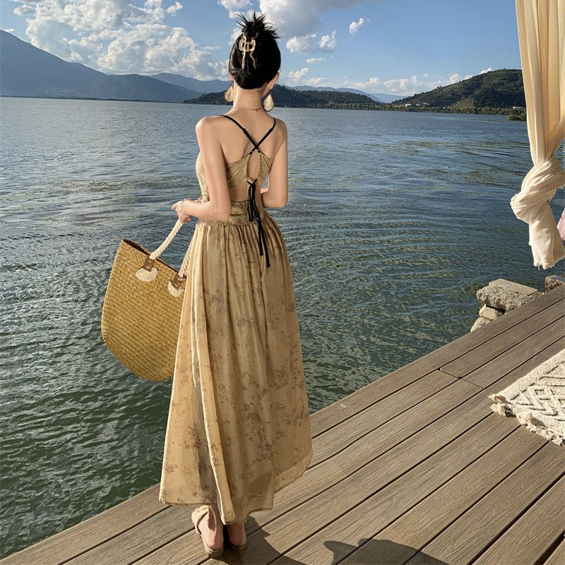 2025 New Chinese ink painting retro court oil painting high-end printing long dress women's high waist and thin holiday suspender dress