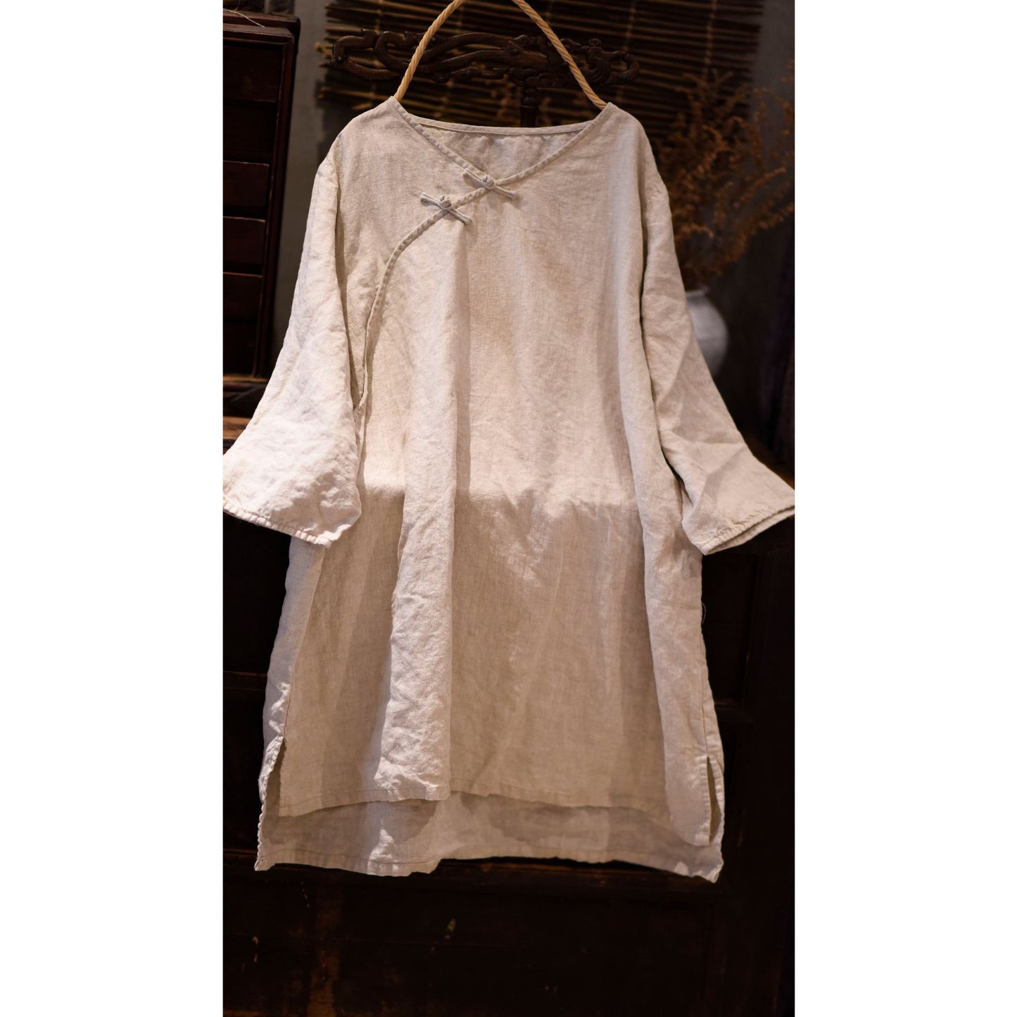 2025 22/5 Big Joe, literary and retro linen hand-sewn buckle V-neck pullover, medium and long linen shirt with seven-quarter sleeves