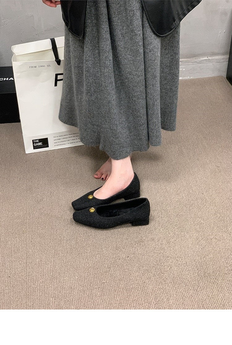 2025 Gentle velvet thick heel single shoes autumn and winter new camellia temperament square head commuting ladyshoes