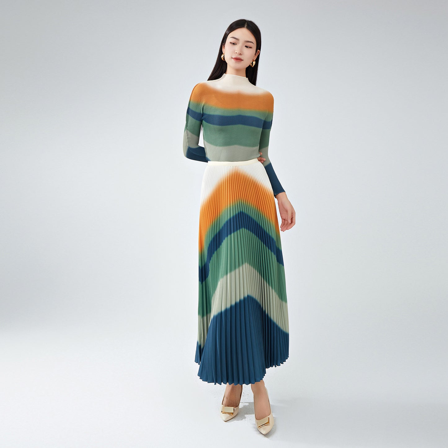 2025 Nanyou high-end women's clothing temperament high-end spring suit fashion gradual change top skirt fold two-piece tide