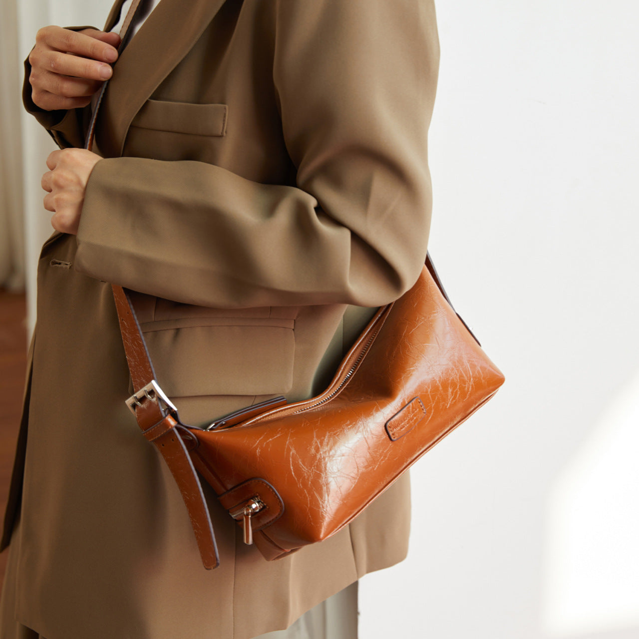 2025 Bag Autumn Women's popular New Burst Underarm Bag Fashion Versatile Premium Sense Crescent Bag Trend Women's Satchel