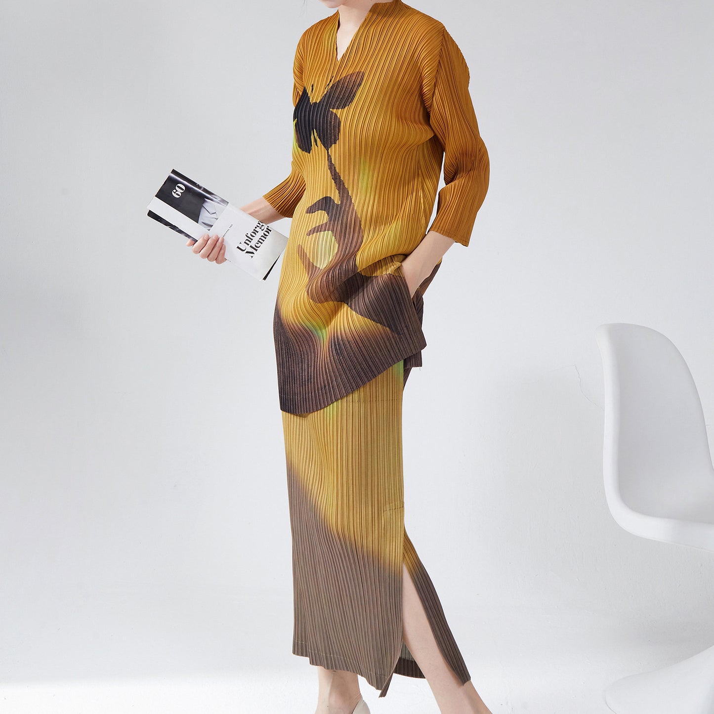 2025 Fashion Suit Women's Two-piece Suit High-end Retro Printed Medium and Long T-Shirt Top Split Skirt Autumn