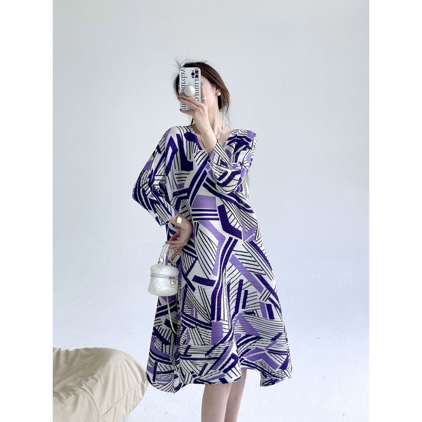 Xiaohongshu grass planting model Sanzhai spring new fashion light luxury printing design thin pleated dress women