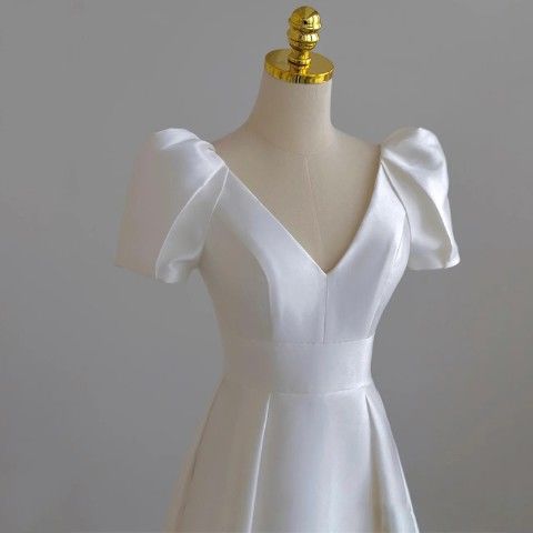 2025 Simple light wedding dress new satin bride wedding atmosphere Hepburn style retro light yarn going out yarn women