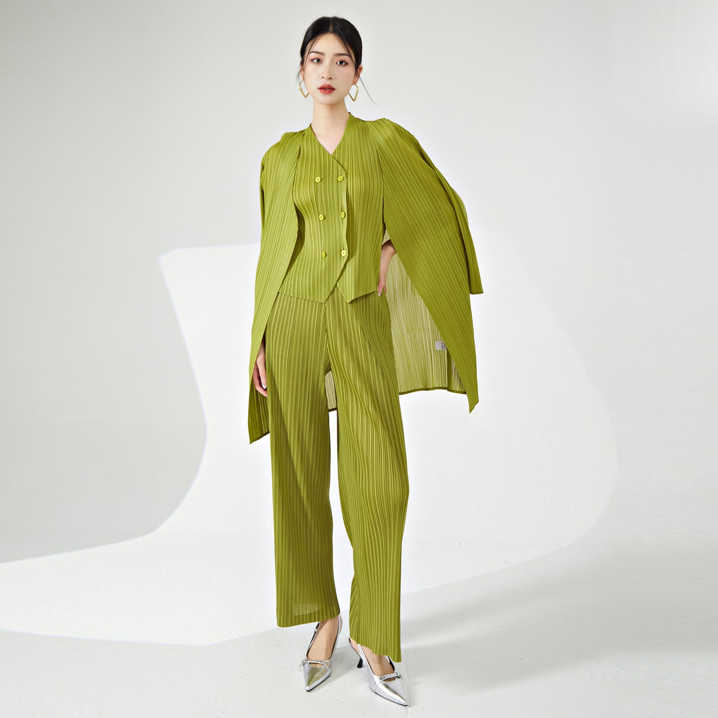 2025 Fashion suit, women's clothing, high-end three-piece set, autumn temperament, commuting design, pleated wear, a complete set