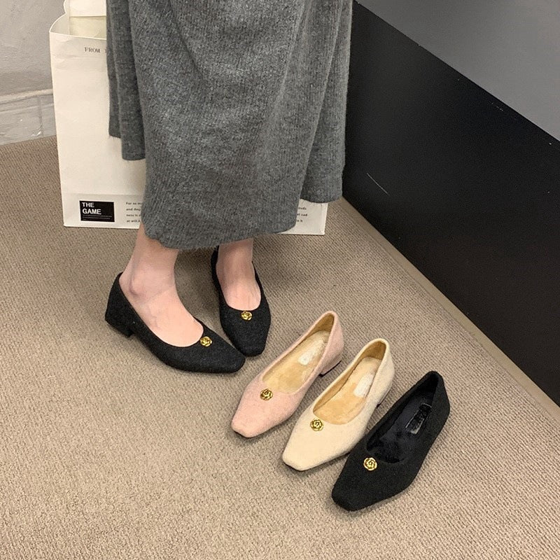 2025 Gentle velvet thick heel single shoes autumn and winter new camellia temperament square head commuting ladyshoes