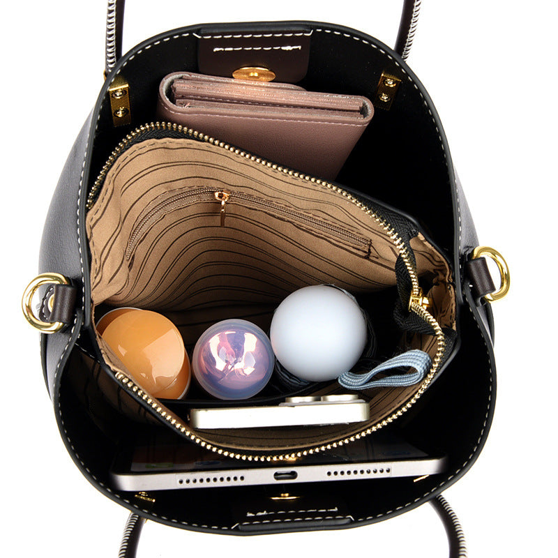 2025 Bag Autumn Women's popular New Large Capacity Bucket Bag Fashion Temperament Mom Bag Premium Commuter Shoulder Bag