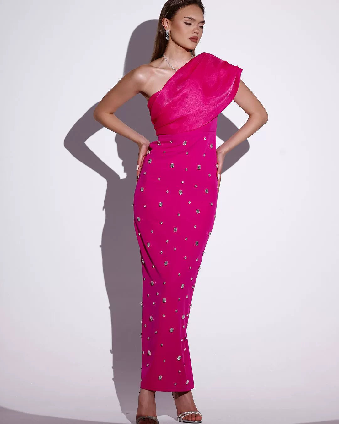 Xiaoxiangfeng one-shoulder slim-fitting rhinestone dress annual meeting catwalk temperament elegant and thin dinner party birthday dress