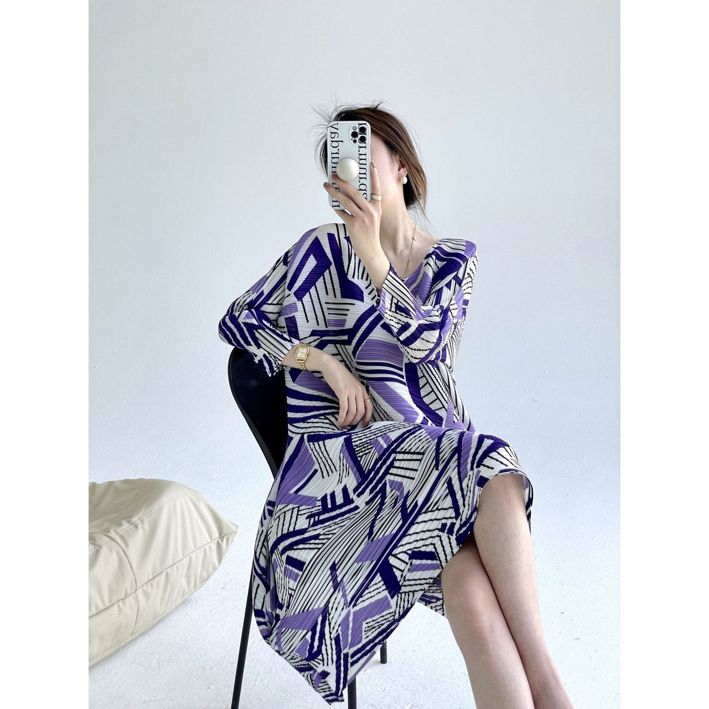 Xiaohongshu grass planting model Sanzhai spring new fashion light luxury printing design thin pleated dress women