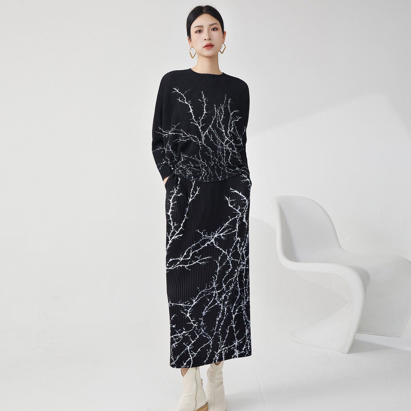2025 Fashion Women's High-end Suit Light Luxury Age Reduction Bat Sleeve Skinny Top Split Skirt Two-piece Set