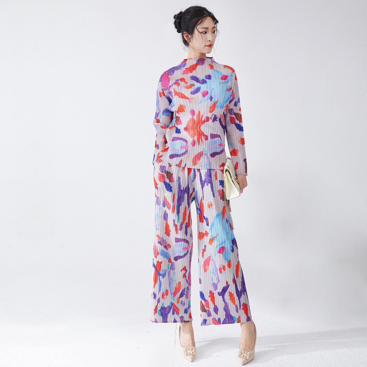 2025 suit, autumn two-piece set, high-end wear, a complete set of printed long-sleeved T-shirts, tops, and versatile straight-leg pants are trendy.