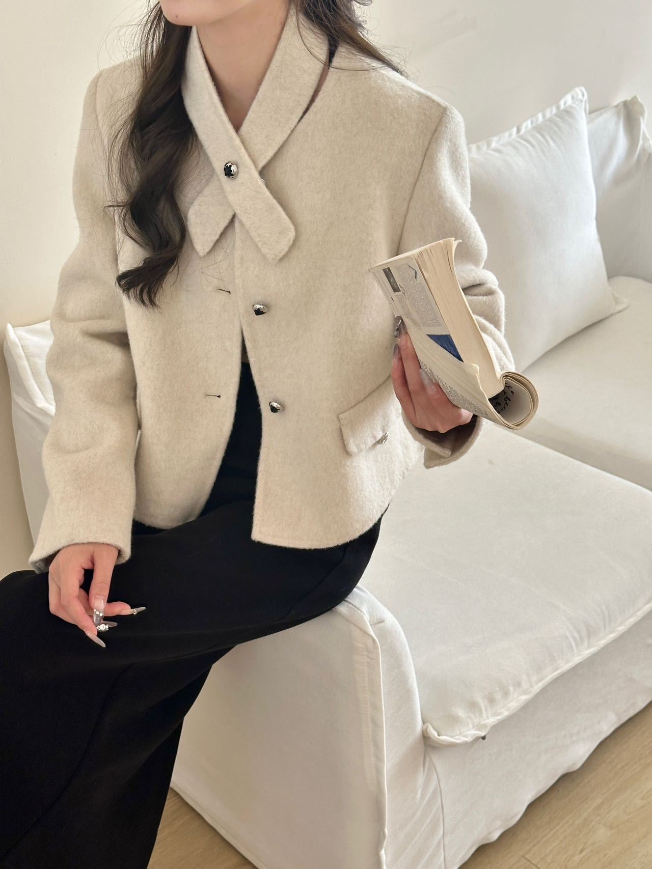 2025 Scarf collar Solid color small fragrant wind round neck single-breasted front shoulder short double-sided wool woolen coat coat women