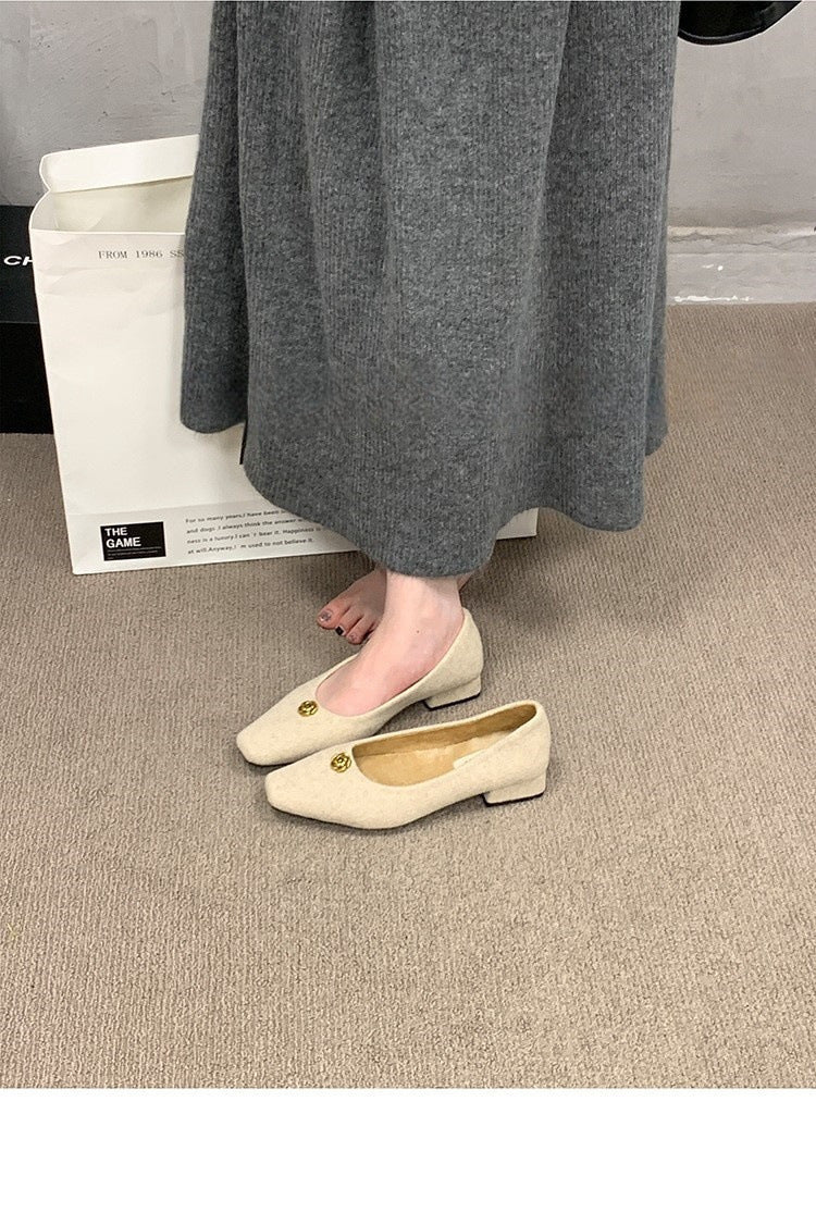 2025 Gentle velvet thick heel single shoes autumn and winter new camellia temperament square head commuting ladyshoes