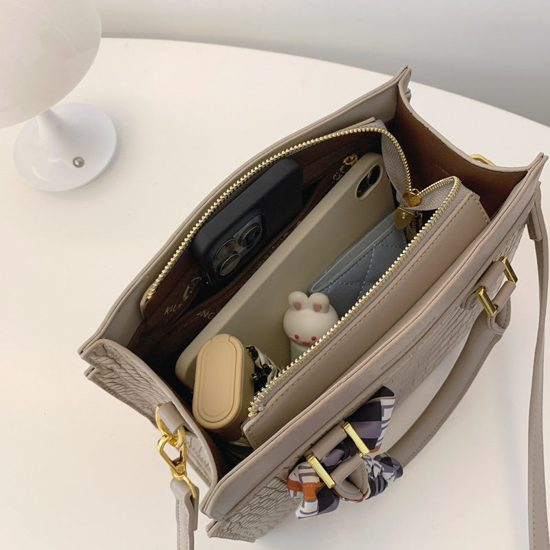 2025 Bag Autumn Women's popular High-end Crocodile Pattern Handbag Simple Texture Fashion Shoulder Bag Work Commuter Bag