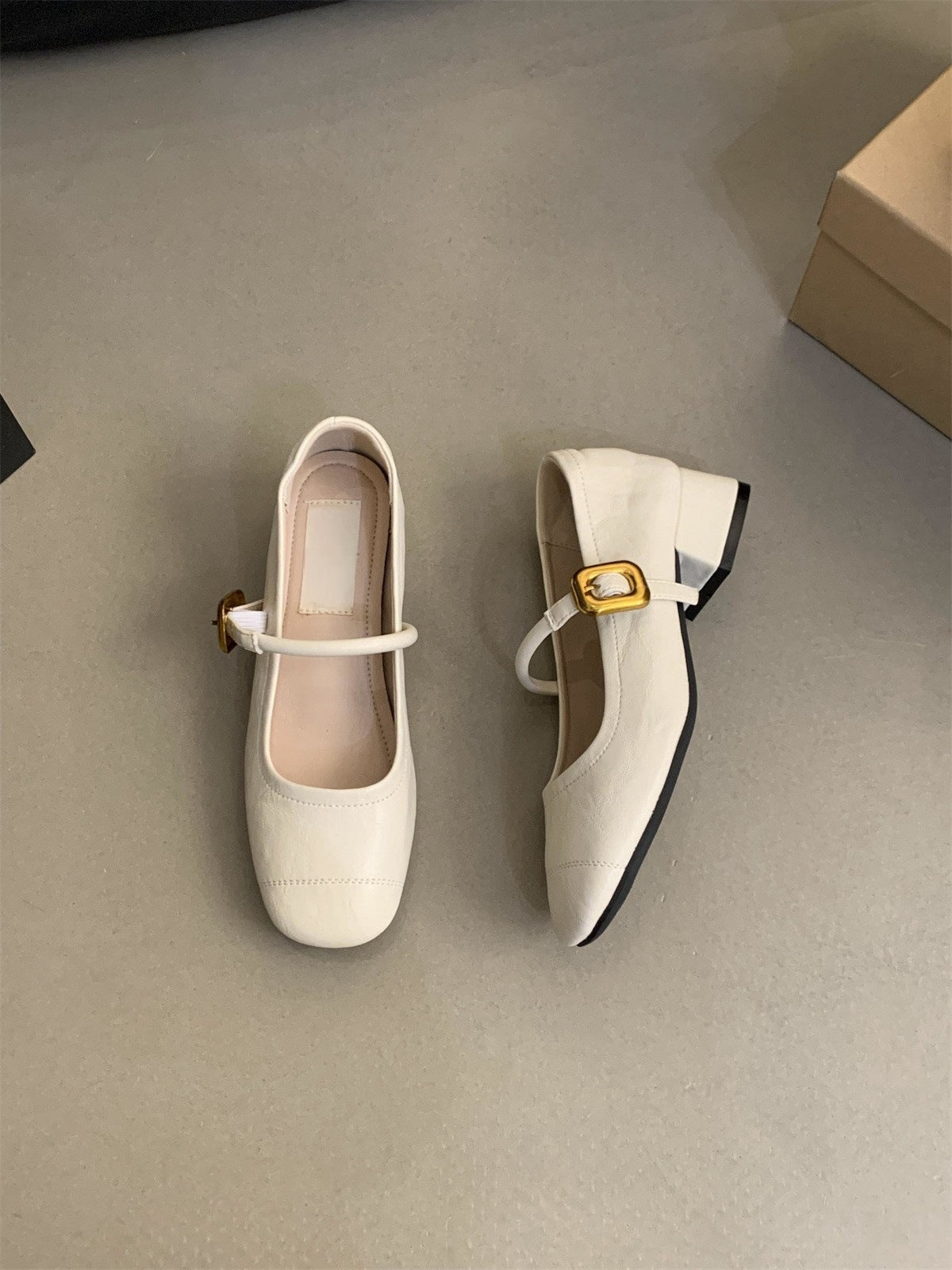 2025 evening wind light mouth single shoes women's thick heel popular autumn new Korean version small leather shoes retro medium heel Mary Jane shoes
