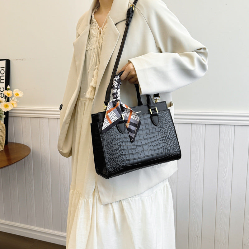 2025 Bag Autumn Women's popular High-end Crocodile Pattern Handbag Simple Texture Fashion Shoulder Bag Work Commuter Bag