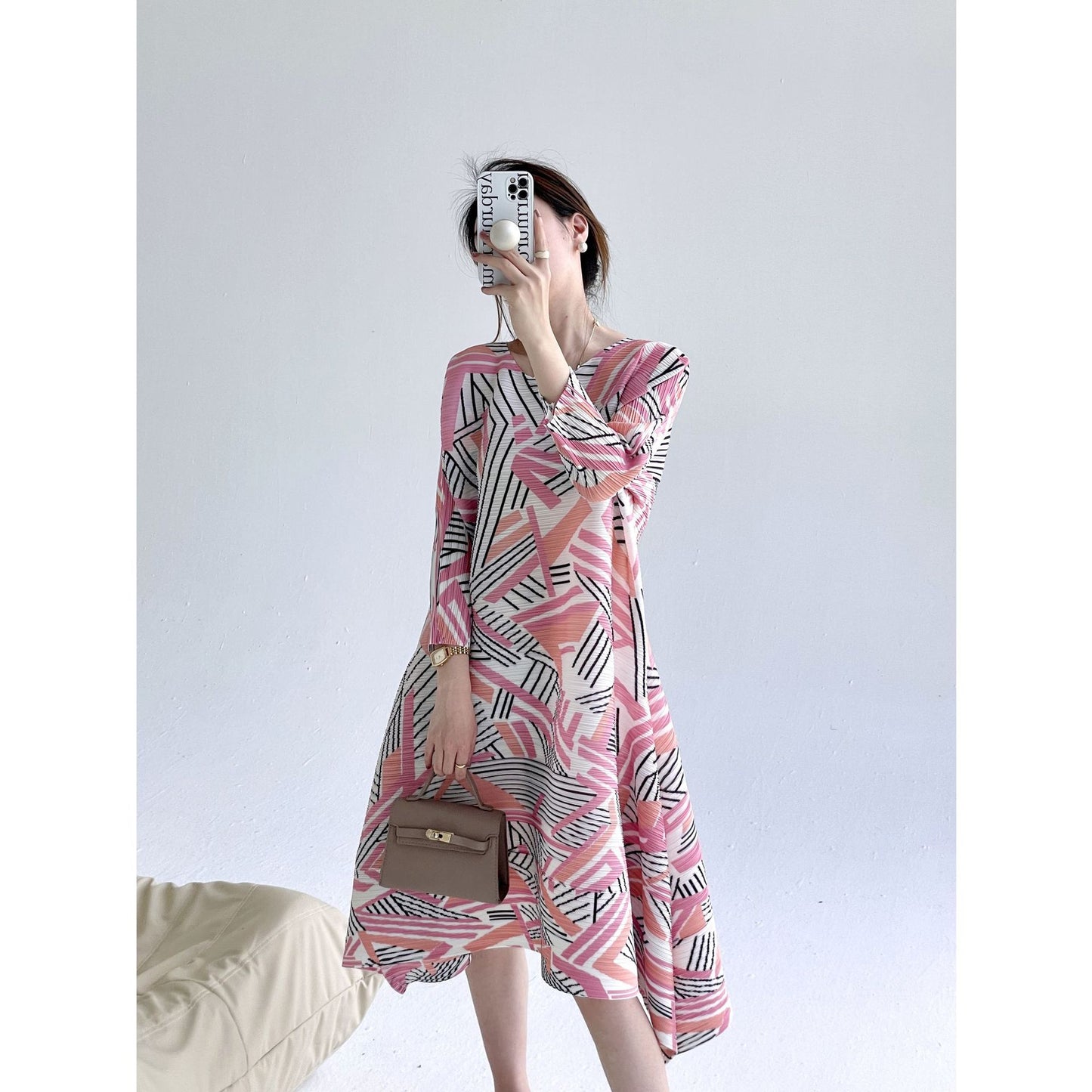 Xiaohongshu grass planting model Sanzhai spring new fashion light luxury printing design thin pleated dress women