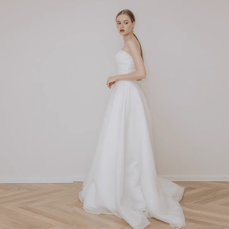 2025 Simple tube top light wedding dress new satin small trailing bride wedding temperament travel photography go out yarn woman