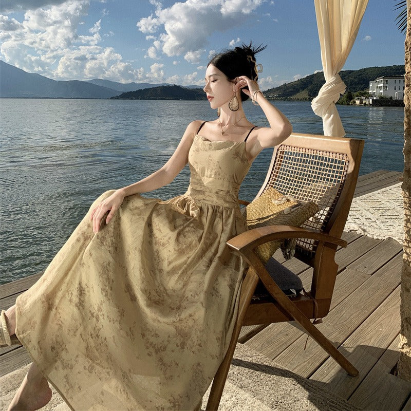 2025 New Chinese ink painting retro court oil painting high-end printing long dress women's high waist and thin holiday suspender dress