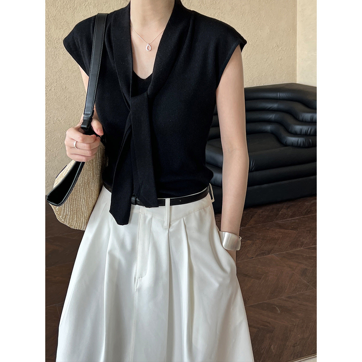 Luxi, Korean version of the design with shawl V-neck short-sleeved T-shirt knitted sweater women's popular autumn shirt top ss552
