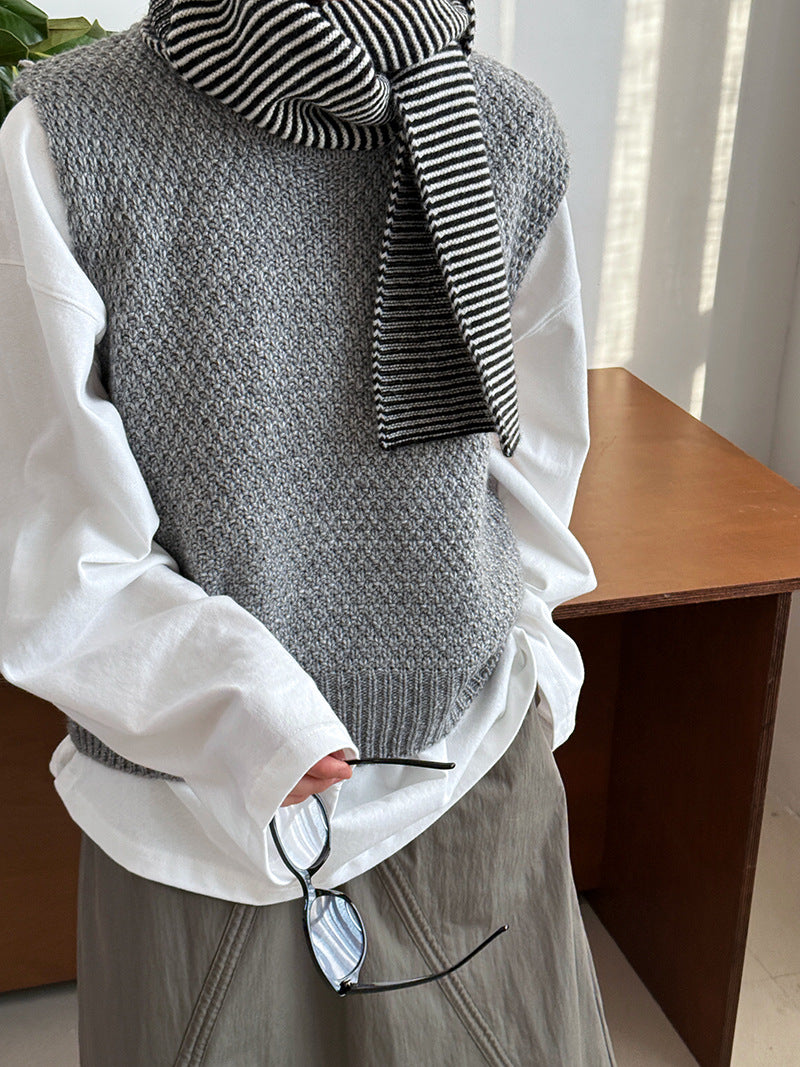 Luxi, retro solid color soft waxy knitted vest women's popular autumn and winter round neck versatile stacked knitted vest ss698