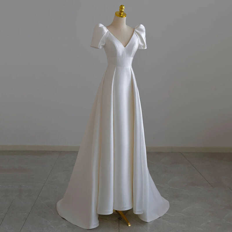 2025 Simple light wedding dress new satin bride wedding atmosphere Hepburn style retro light yarn going out yarn women