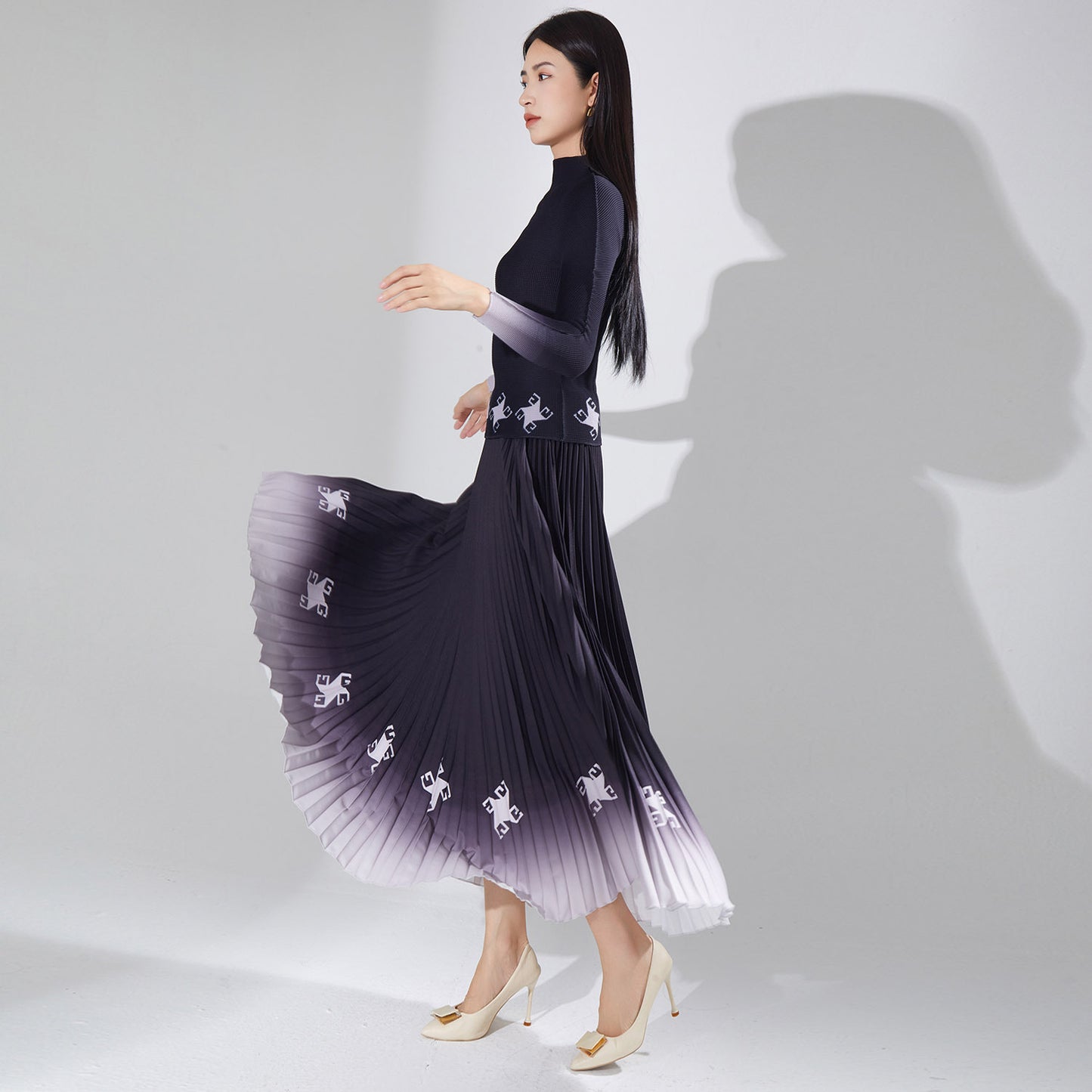 2025 Pleated suit women's fashion two-piece set spring and summer new printed slim-fit top pendant versatile skirt